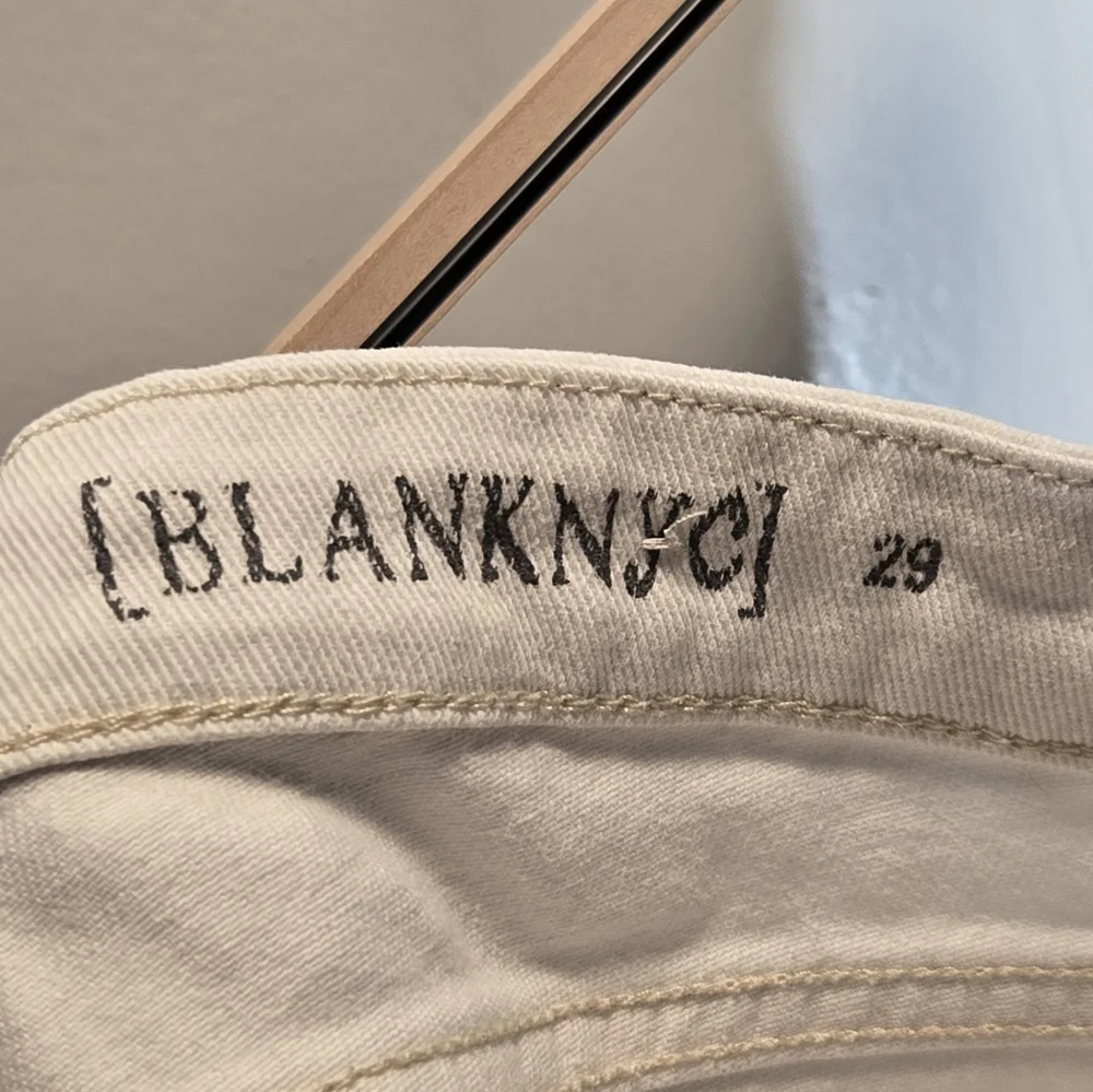 Blank NYC Distressed White Shorts size 29 - Picture 7 of 10